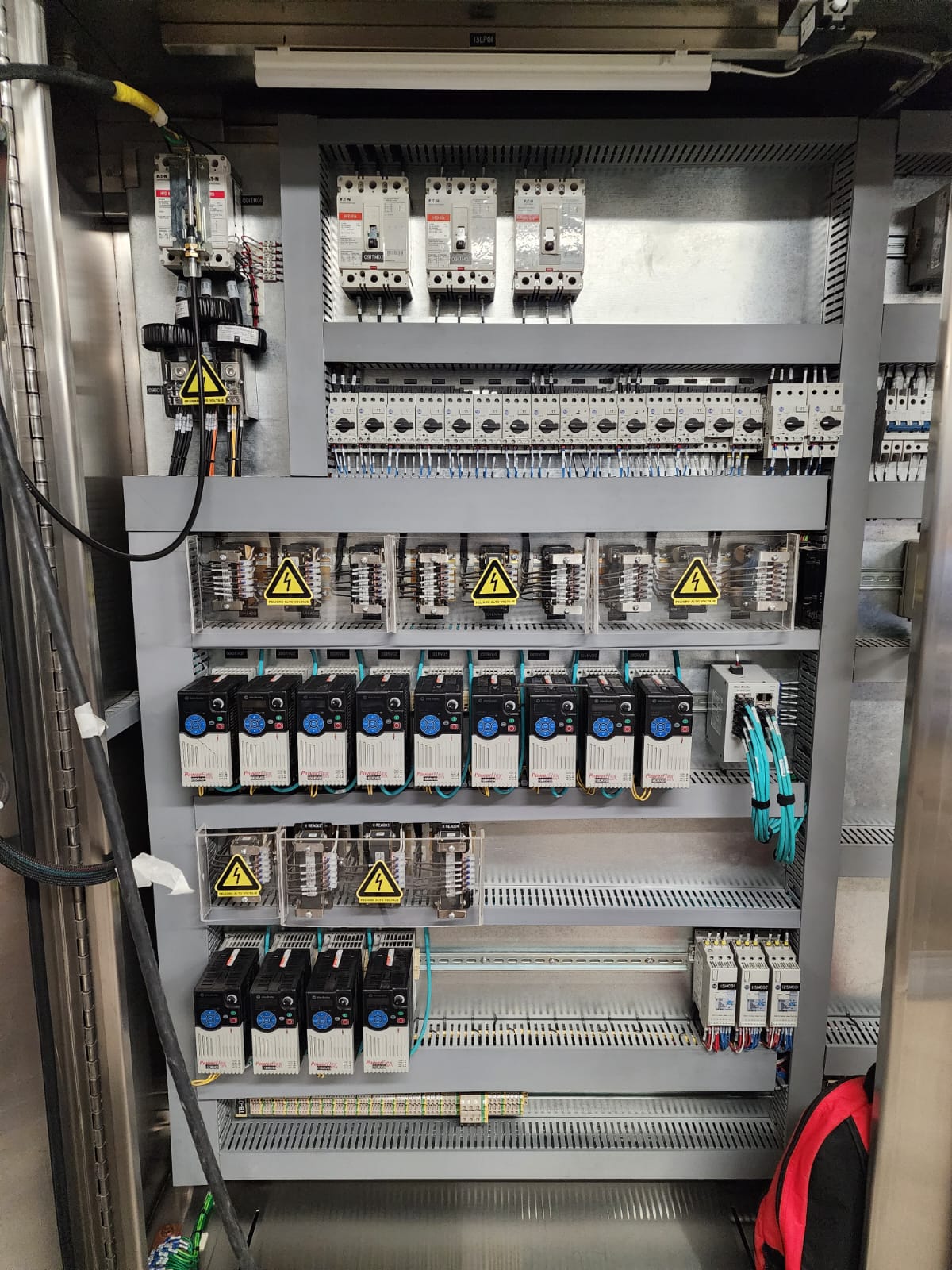 Tableros de control eléctrico personalizados para automatización industrial y monitoreo de procesos en México hecho en proci