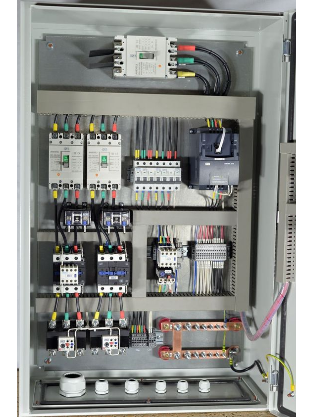 Tablero de baja tensión industrial para distribución eléctrica con cumplimiento de normas de seguridad en México hecho en proci