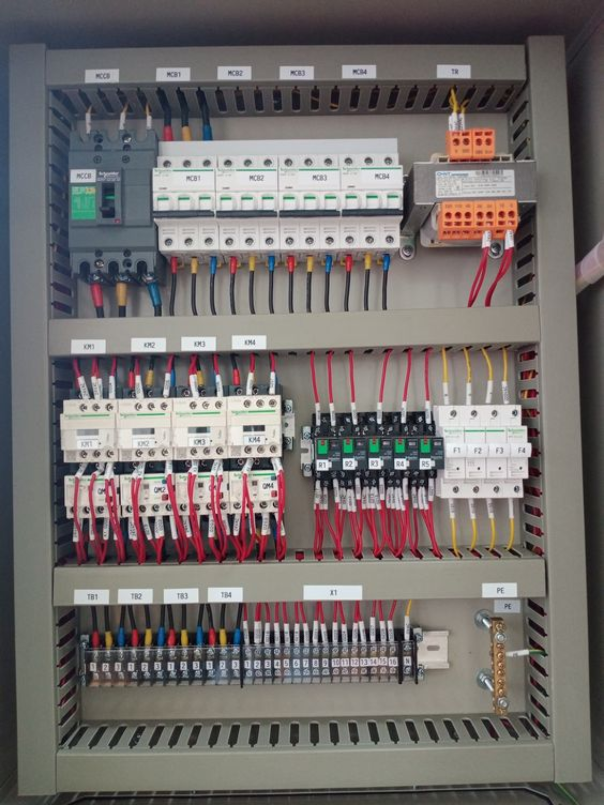 Tablero de baja tensión industrial para distribución eléctrica con cumplimiento de normas de seguridad en México de proci