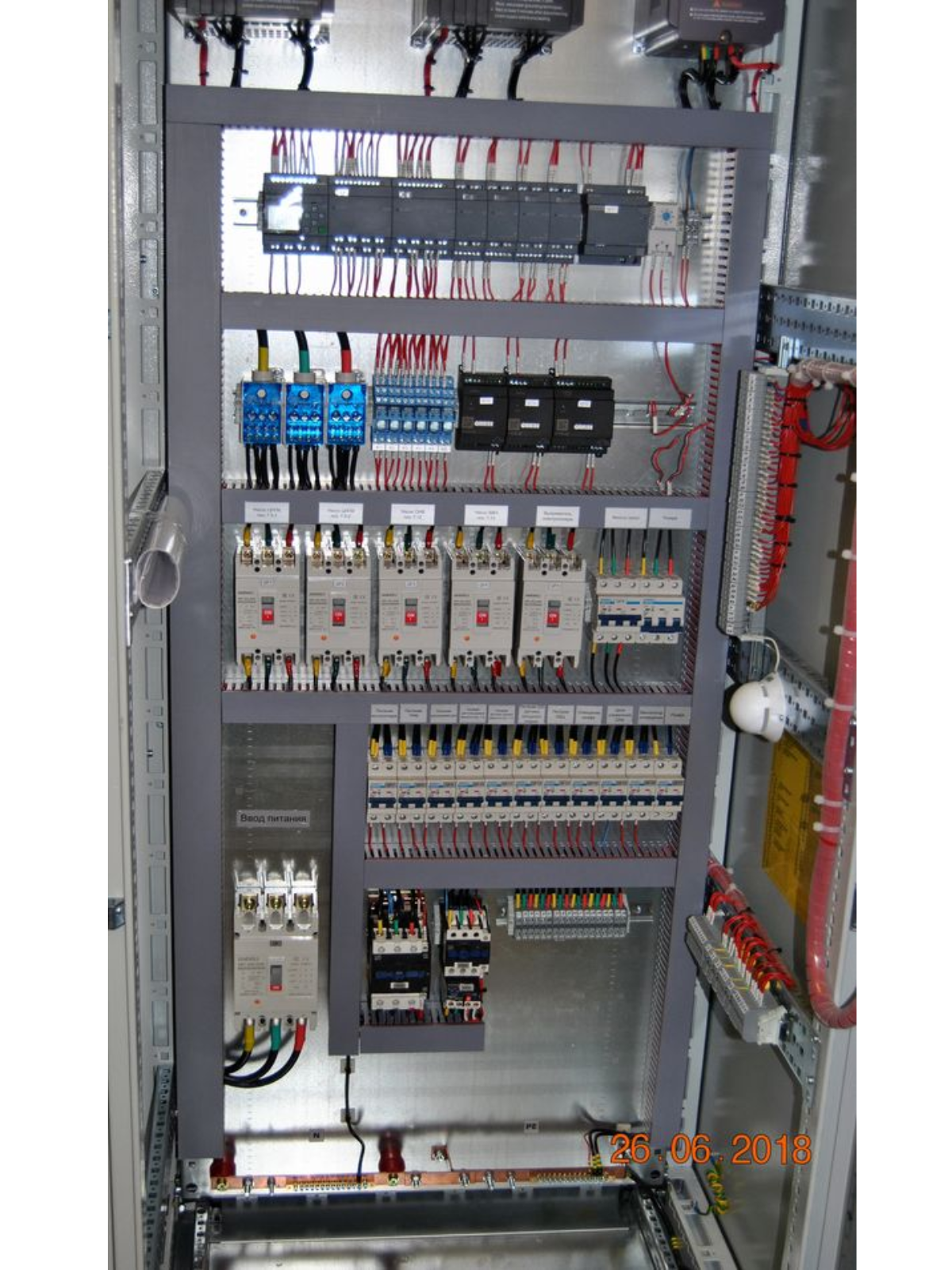 Tablero de media tensión tipo switchgear con diseño certificado para distribución eléctrica industrial en México de ProCI