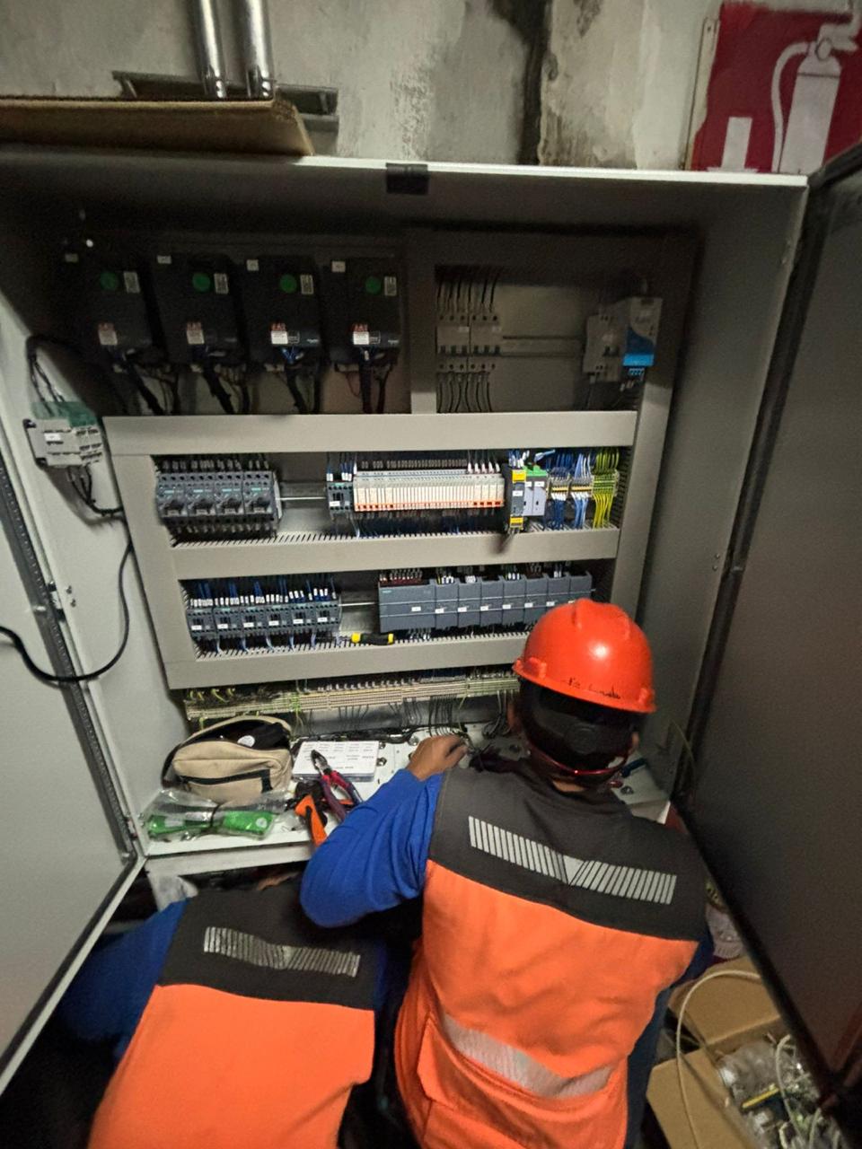 Instalación eléctrica en media y baja tensión, cableado y canalización, instalación de luminarias, instalaciones electricas industriales, proyecto hecho por Proci, fabricación e instalación de tableros eléctricos industriales, tablero de control, fuerza y ccm. instalación de transformador y subestación